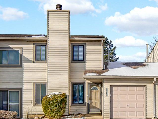 Townhouse for sale in Downers Grove, Illinois