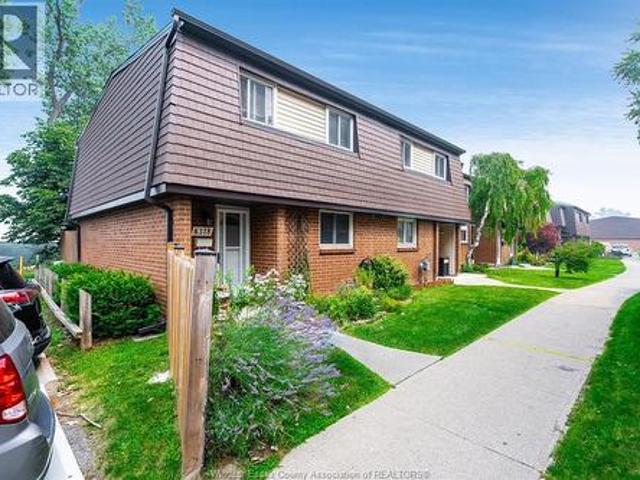 Townhouse for sale in Maidstone, Ontario