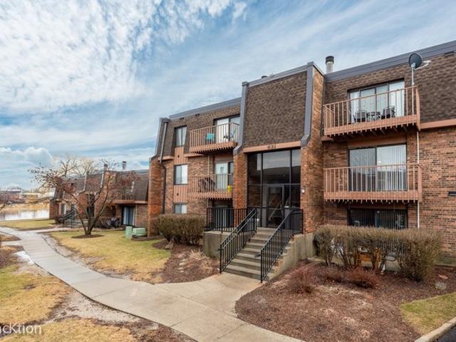 Condo for sale in Schaumburg, Illinois