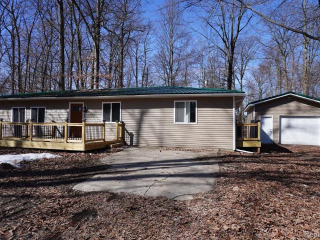 House for sale in Columbiaville