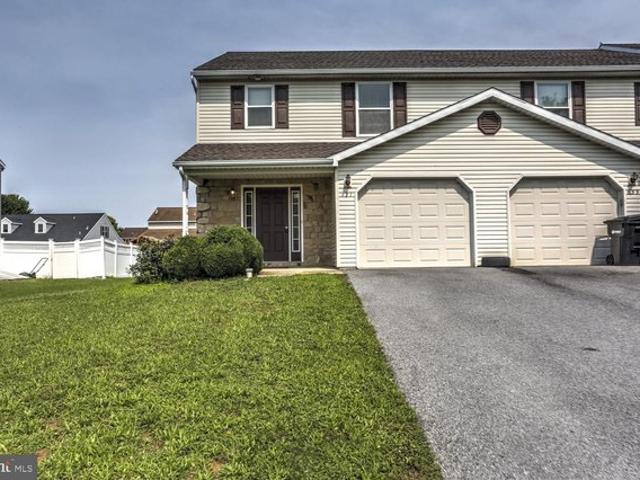 Townhouse for sale in New Holland, Pennsylvania