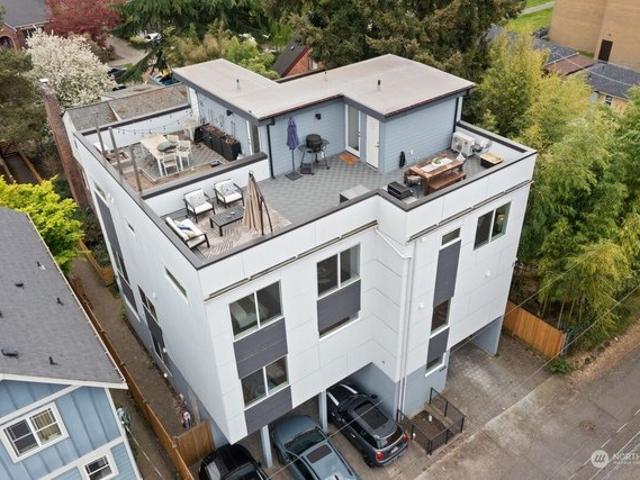 Townhouse for sale in Seattle, Washington