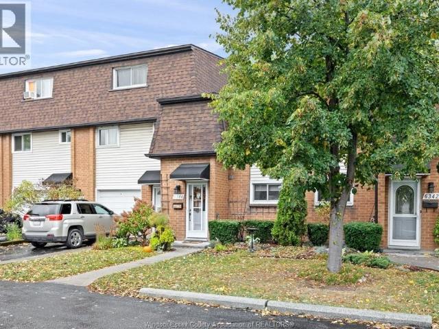 Townhouse for sale in Maidstone, Ontario