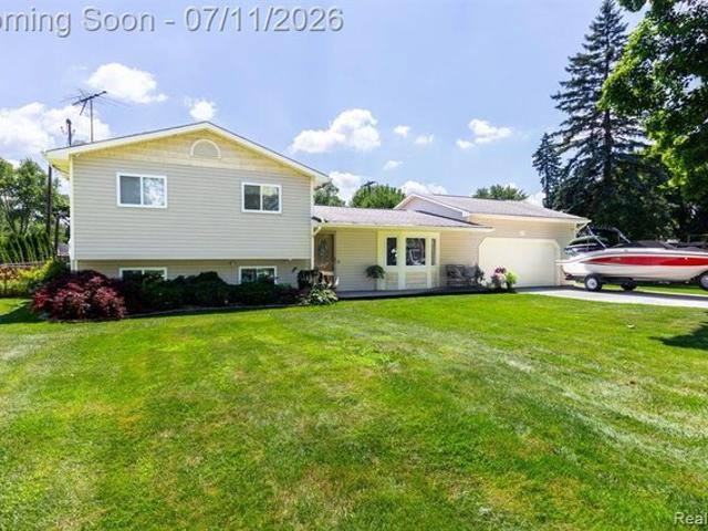 House for sale in Waterford, Michigan