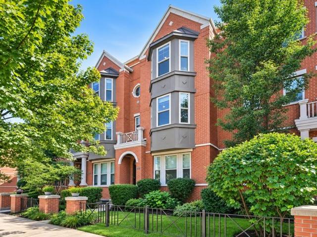 Townhouse for sale in Morton Grove, Illinois