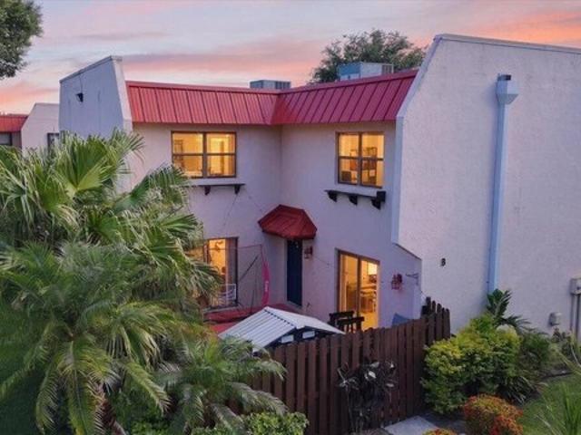 Townhouse for sale in Greenacres, Florida