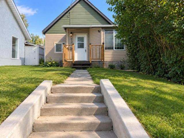 House for sale in London Road, Lethbridge