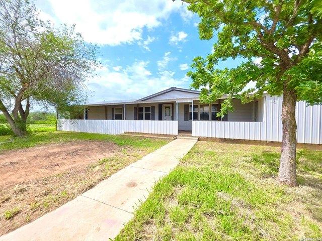 House for sale in Poteet, Texas