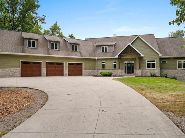 House for sale in Combined Locks, Outagamie County
