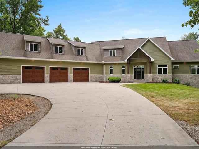 House for sale in Combined Locks, Wisconsin
