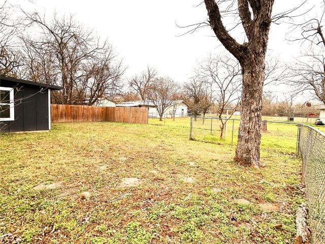 House for sale in Milam, Texas
