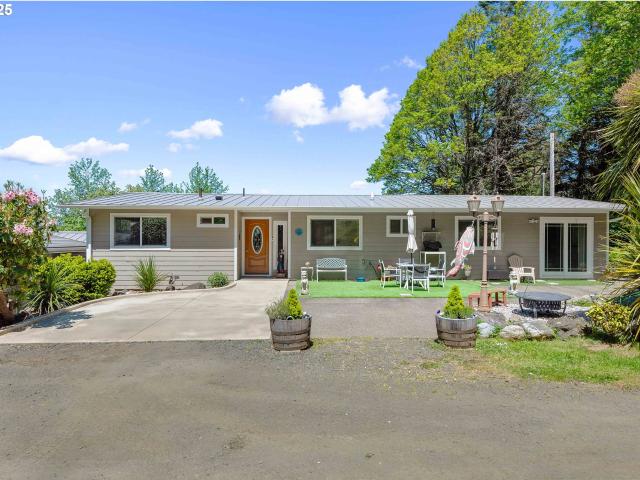 House for sale in Coos Bay
