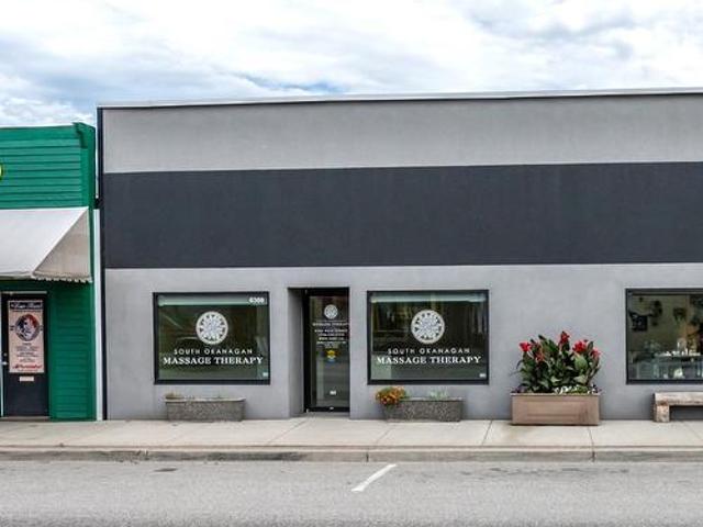 Commercial for rent in Oliver