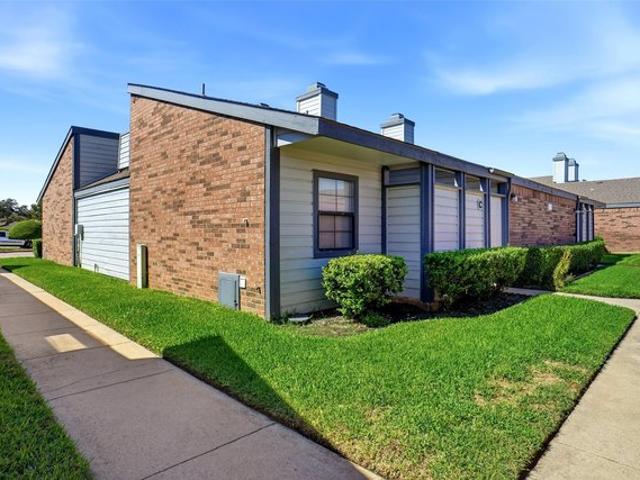 Condo for sale in Hurst, Tarrant County