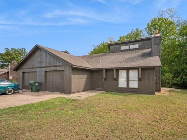 Townhouse for sale in Claremore, Rogers County