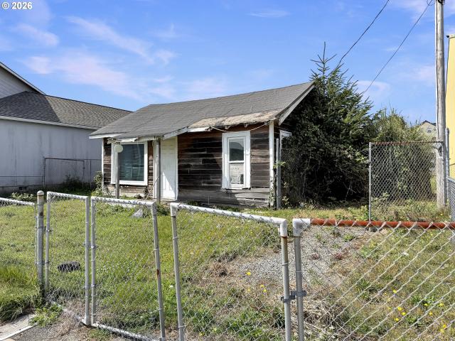 Commercial for sale in Oregonia