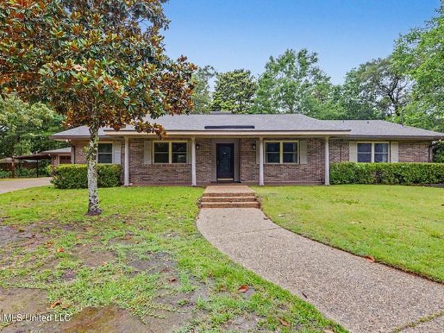 House for sale in Diamondhead, Mississippi