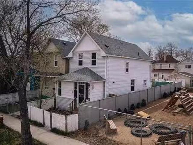 House for sale in East St. Paul, Manitoba