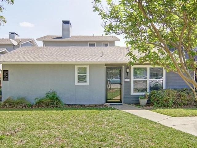 Townhouse for sale in Hurst, Texas