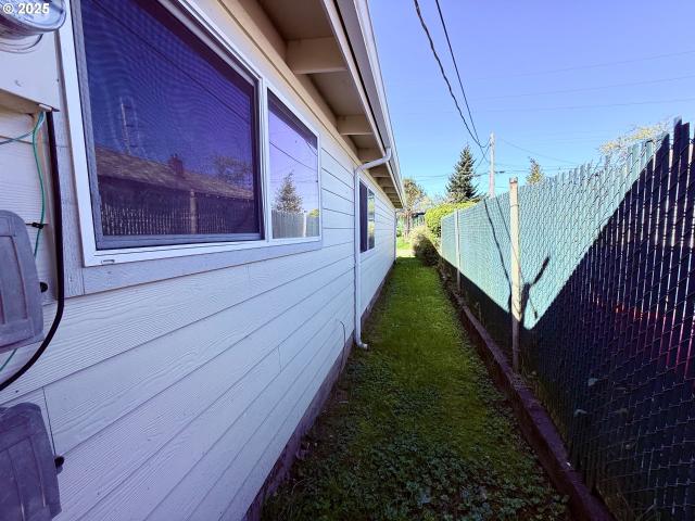 House for sale in Coos Bay