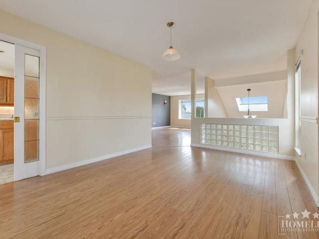 Apartment for rent in Surrey, British Columbia