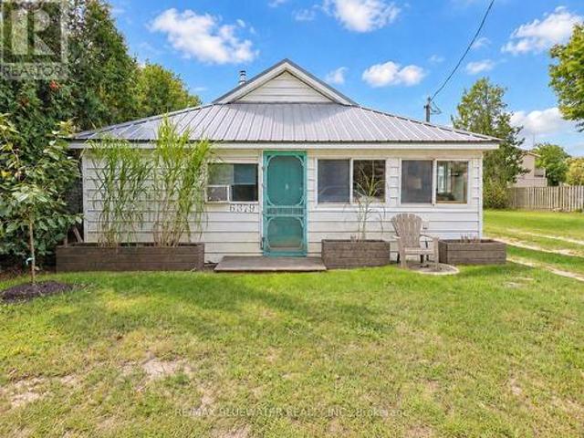 House for sale in Ipperwash Beach, Lambton Shores