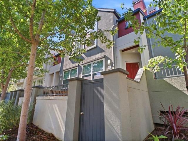 Townhouse for sale in Hayward, Alameda County