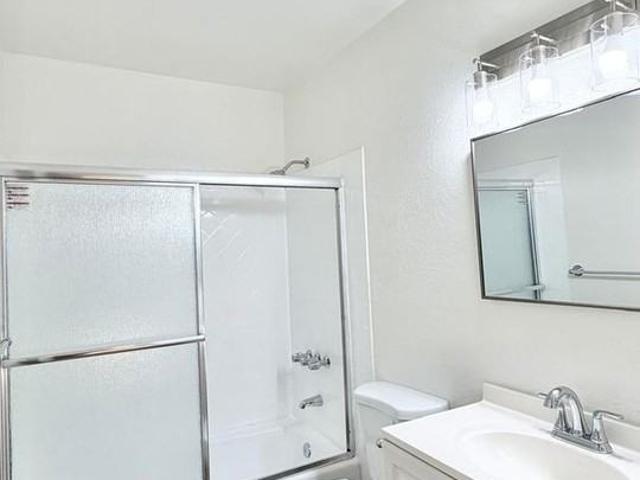 Apartment for rent in Canoga Park, California