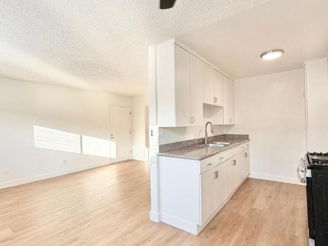 Apartment for rent in Canoga Park, California