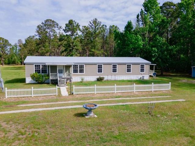 House for sale in Suwannee, Florida