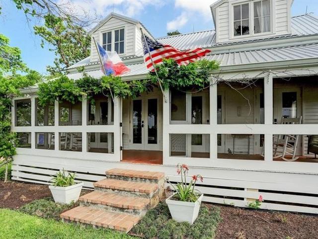 House for sale in New Ulm, Austin County