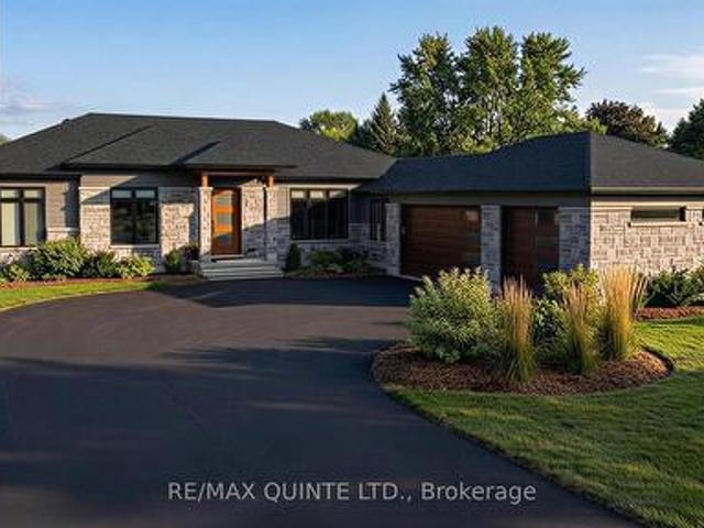 House for sale in Ontario