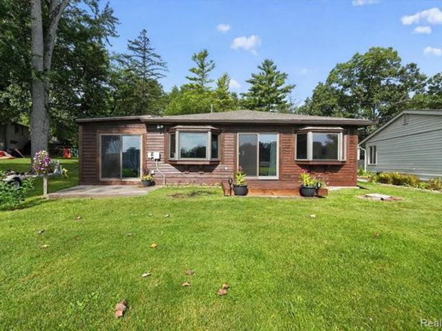 House for sale in Hamburg, Michigan