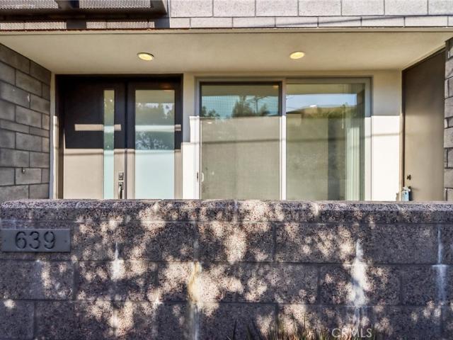Townhouse for sale in Costa Mesa