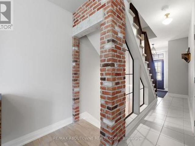 Townhouse for sale in Burlington, Ontario