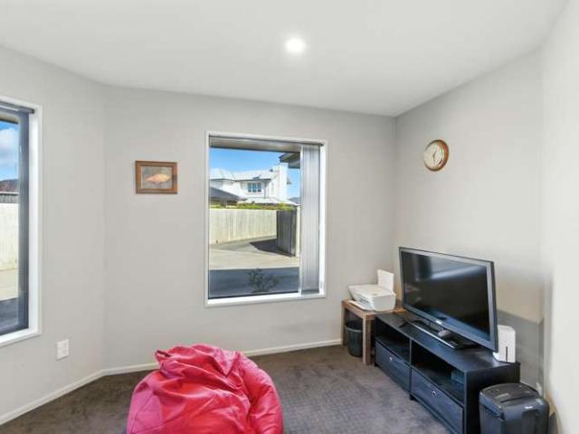 House for sale in Chaslands, Canterbury