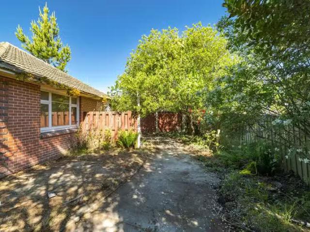 House for sale in Chaslands, Canterbury