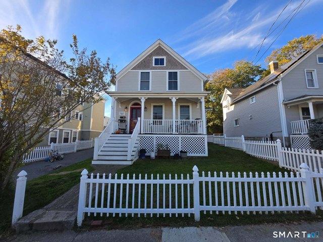House for sale in Civic Institutions Historic District, New London
