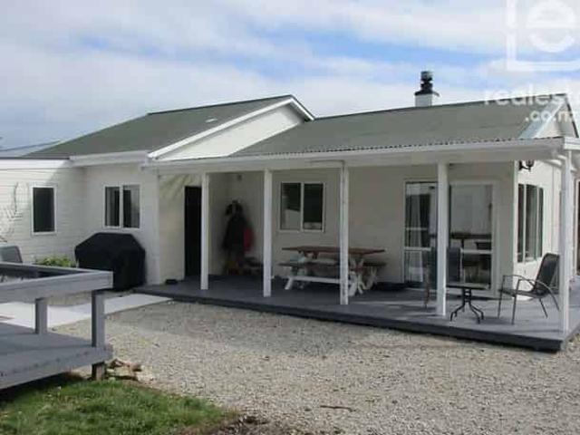 House for rent in Otakou