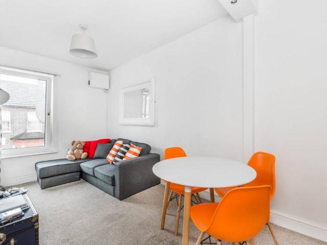 Apartment for rent in London Borough of Newham, Greater London