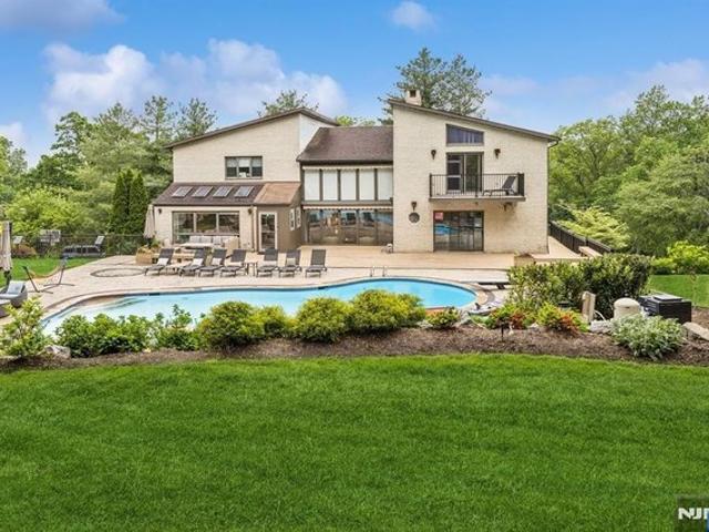 House for sale in Cresskill, New Jersey