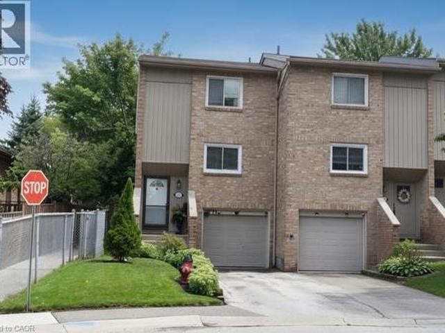 Townhouse for sale in Ancaster, Ontario
