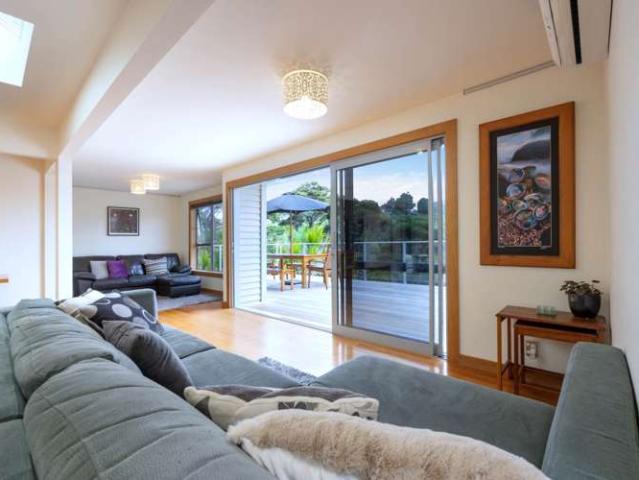 House for sale in Oratia