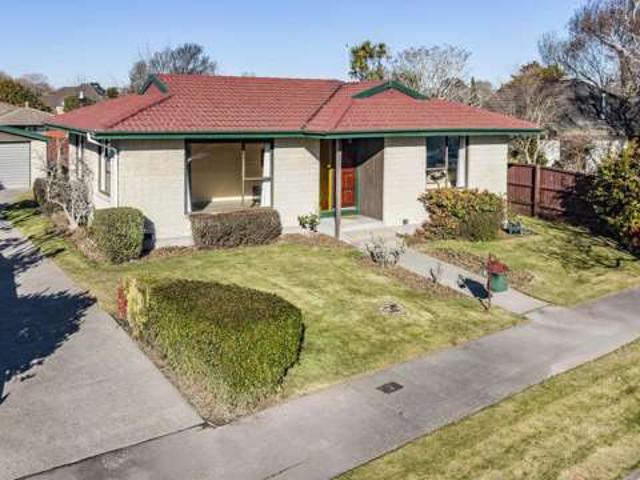 House for sale in Chaslands, Canterbury