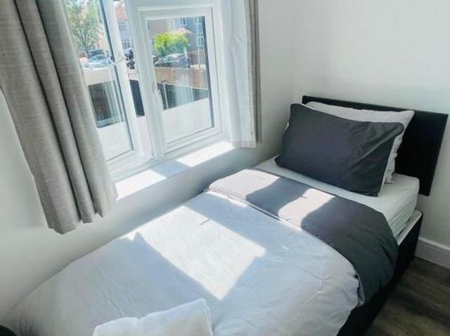 Room for rent in Hayes, Greater London