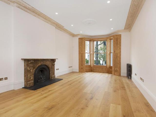 Apartment for rent in Silchester Estate, Greater London