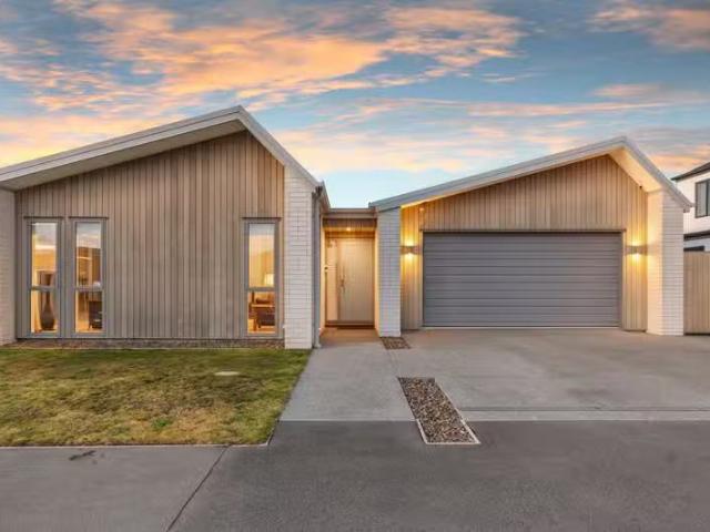 House for sale in Chaslands, Canterbury