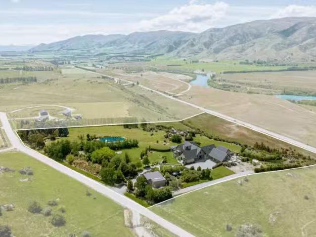 House for sale in Otakou