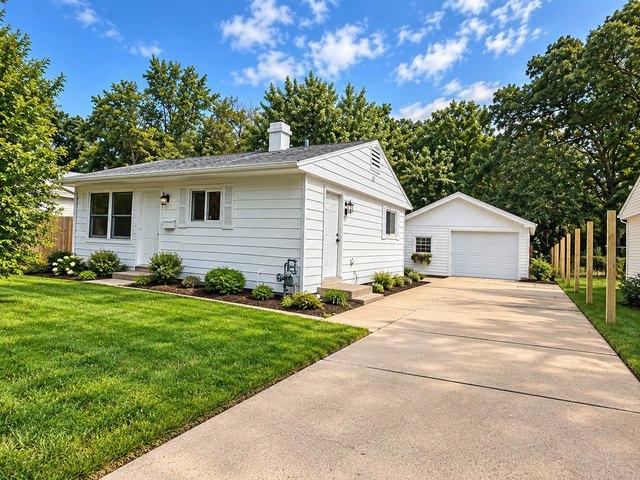 House for sale in Carpentersville, Illinois