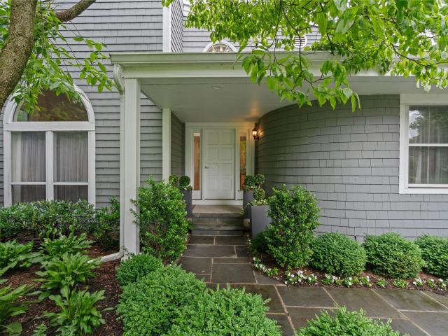 Townhouse for sale in Manhasset